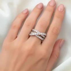 Anillo de oro blanco con diamantes 2.47 quilates