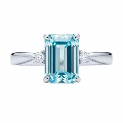 Anillo de oro blanco con diamantes 0,15 quilates y aguamarina 2,00 quilates