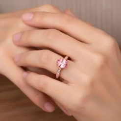 Anillo de oro rosa con diamantes 0.17 y turmalina