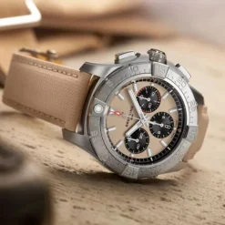 Breitling Avenger B01 Chronograph Marron Militar 44mm