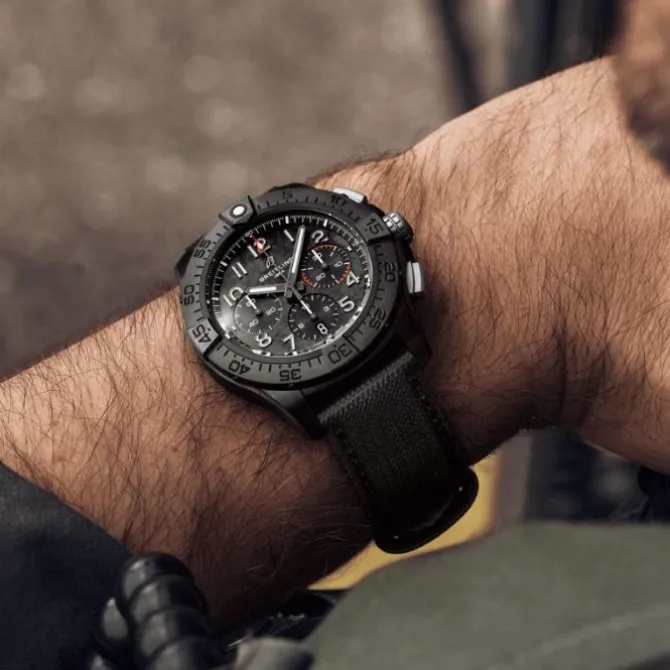 Breitling Avenger B01 Chronograph Night Mission Negro 44mm