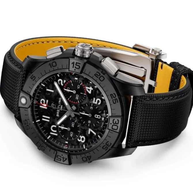 Breitling Avenger B01 Chronograph Night Mission Negro 44mm