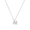 Colgante de oro blanco con inicial M diamantes