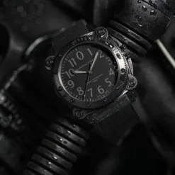 Hamilton Khaki Navy BeLOWZERO Titanio Auto 46 mm