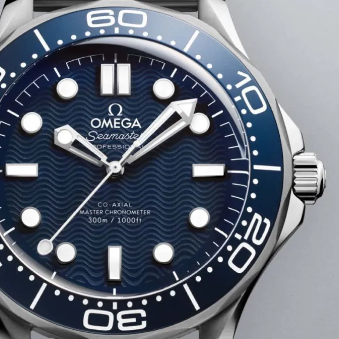 OMEGA Seamaster Diver 300M James Bond 60 Aniversario