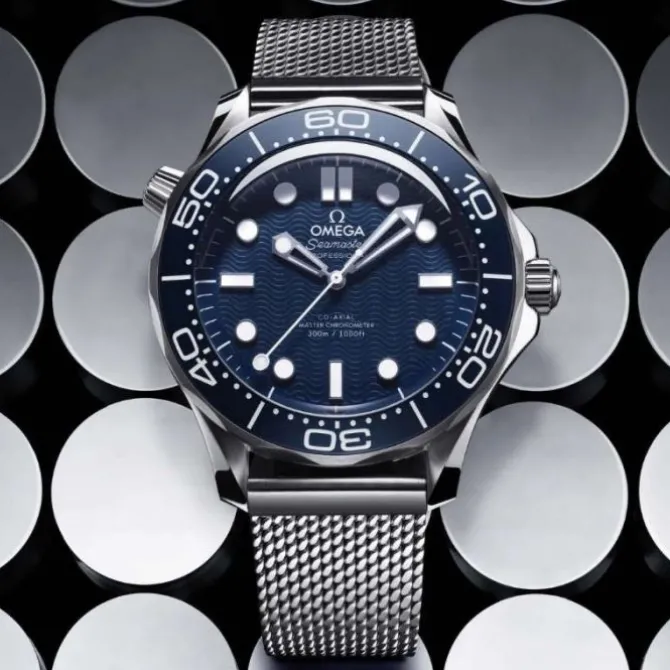 OMEGA Seamaster Diver 300M James Bond 60 Aniversario