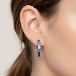 Pendientes de aro en oro blanco con diamantes 0.20 quilates y zafiros 3.93 quilates