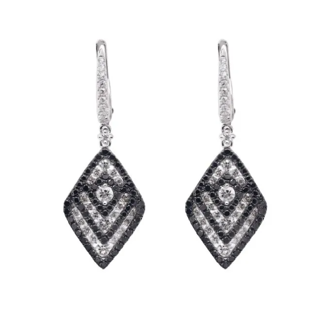 Pendientes en oro blanco con diamantes 1.33 quilates y diamantes negros 0.84 quilates