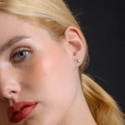 Pendientes solitario en oro blanco y diamante de 0.64 quilates