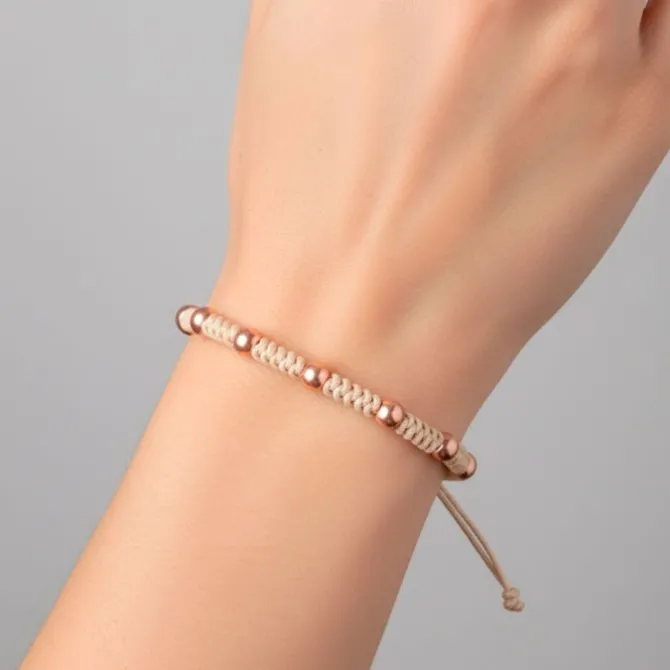 Pulsera de oro rosa y macramé beige