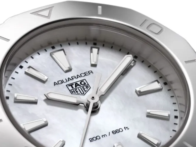 TAG Heuer Aquaracer Professional 200 Madre Perla 30mm