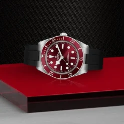 TUDOR Black Bay 58 Burdeos Caucho 39mm