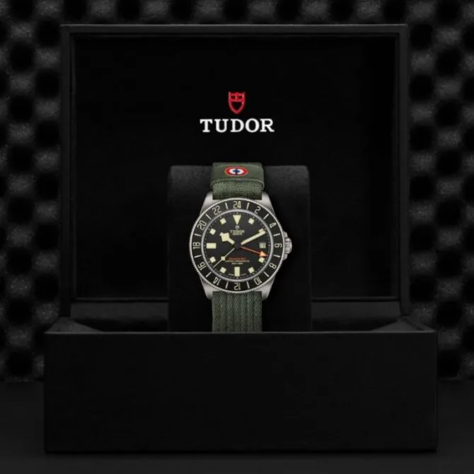 TUDOR Pelagos FXD GMT “Marine Nationale” 42 mm Titanio