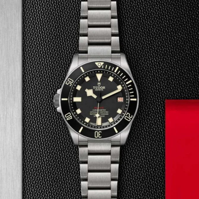 TUDOR Pelagos LHD 42 mm Titanio