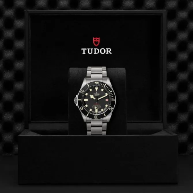 TUDOR Pelagos LHD 42 mm Titanio